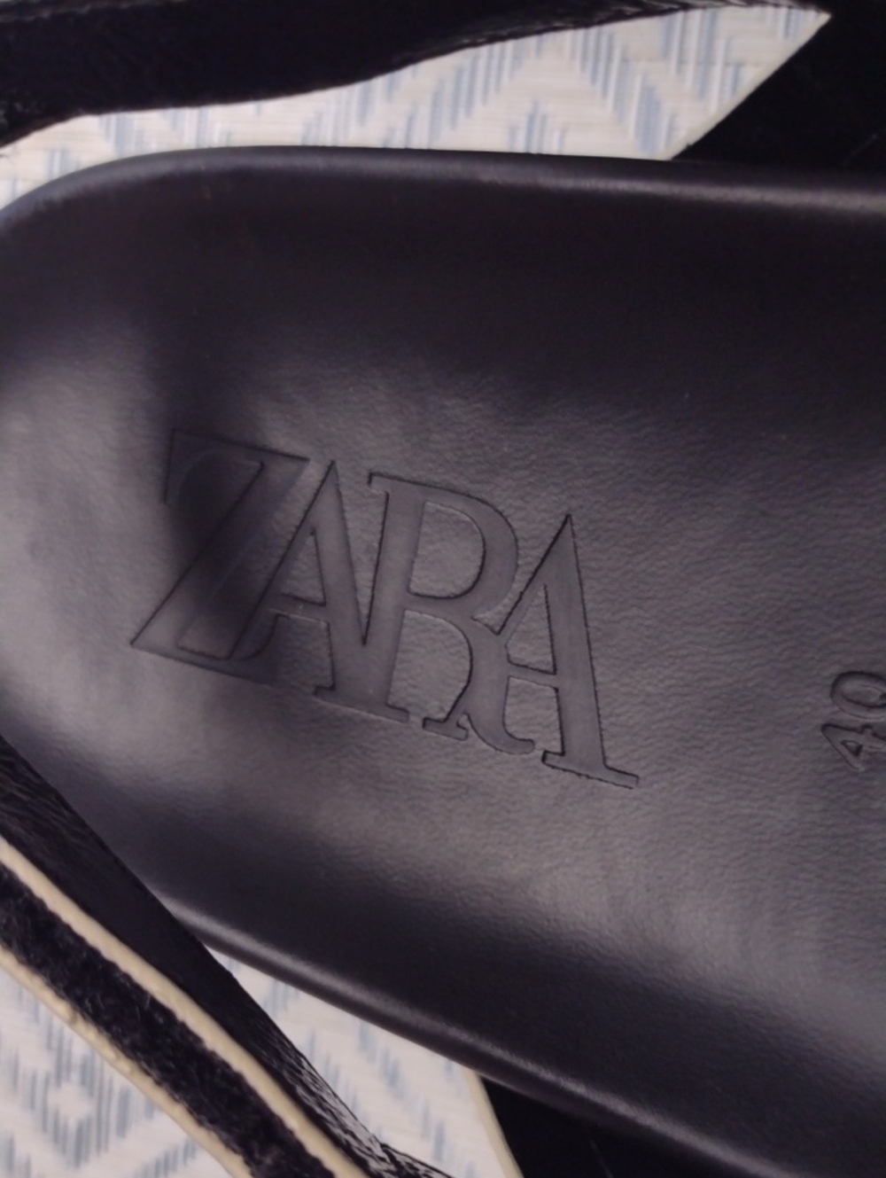 Zara Black Patent Cross-Strap Slingback Sandals,Comfortable and soft. - Picture 2 of 16